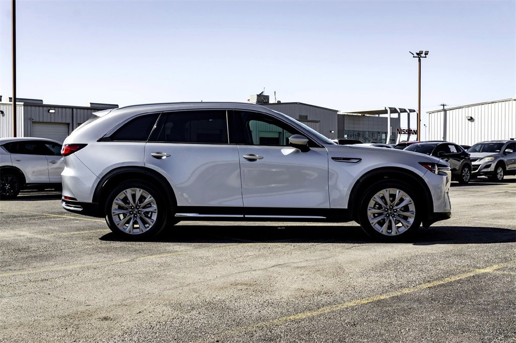Used 2025 MAZDA CX-90 3.3 Turbo w/ Premium Plus Pkg image 4