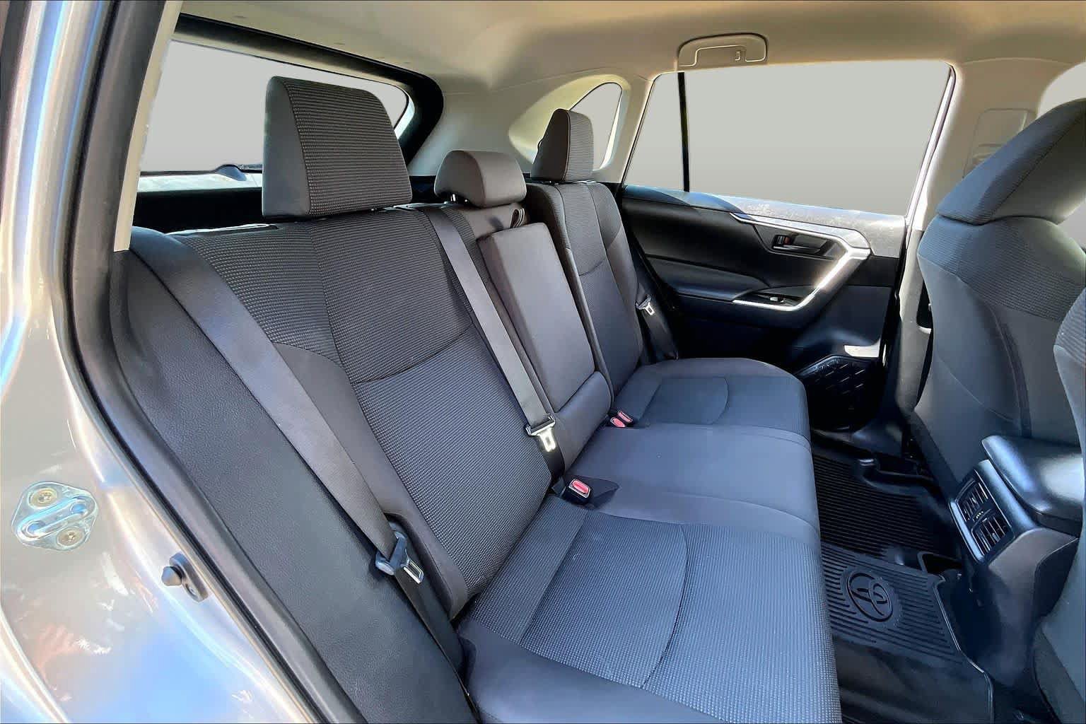 Used 2025 Toyota RAV4 LE AWD/4WD image 19