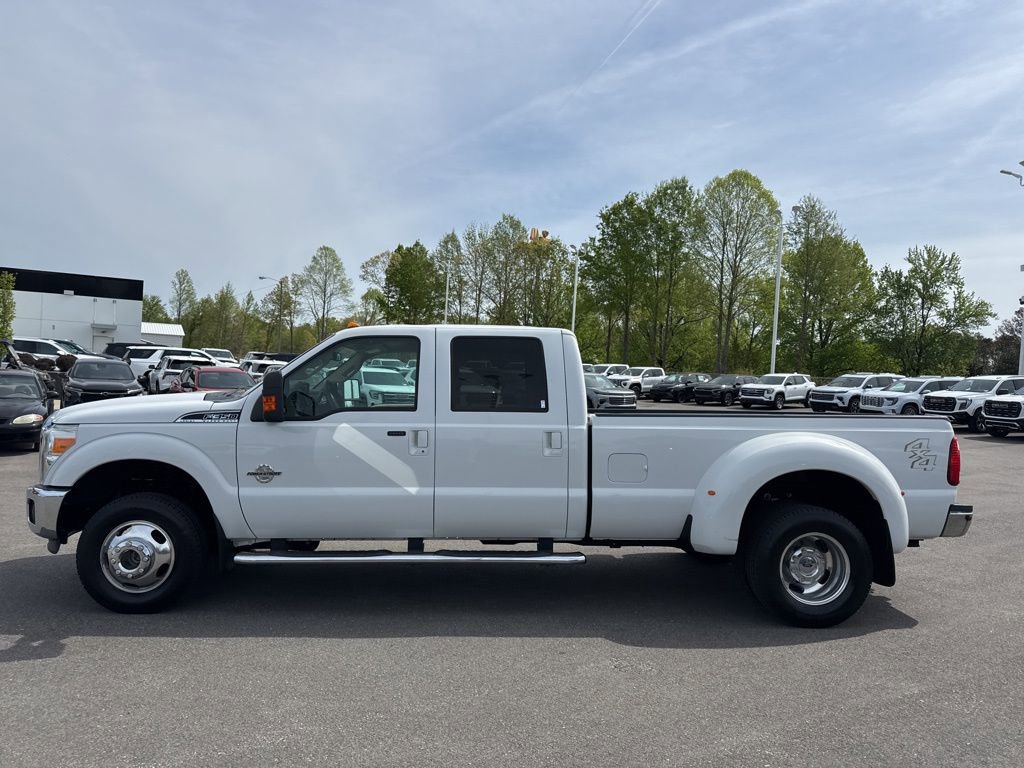 Used 2011 Ford F350 Lariat image 2