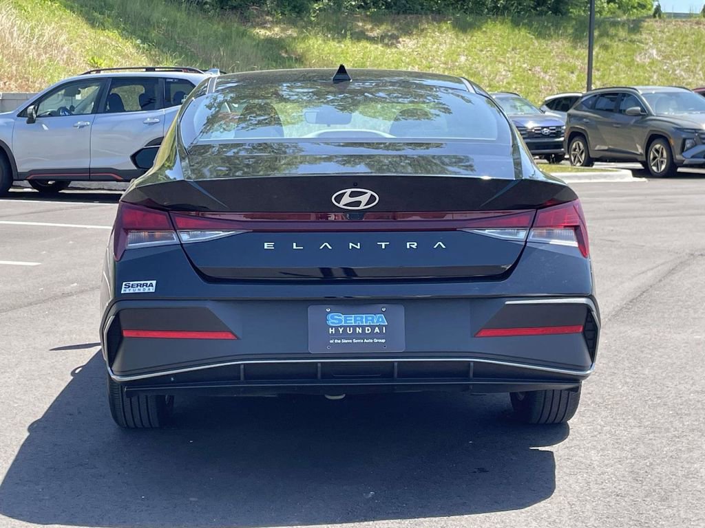 Certified 2024 Hyundai Elantra SEL FWD image 4