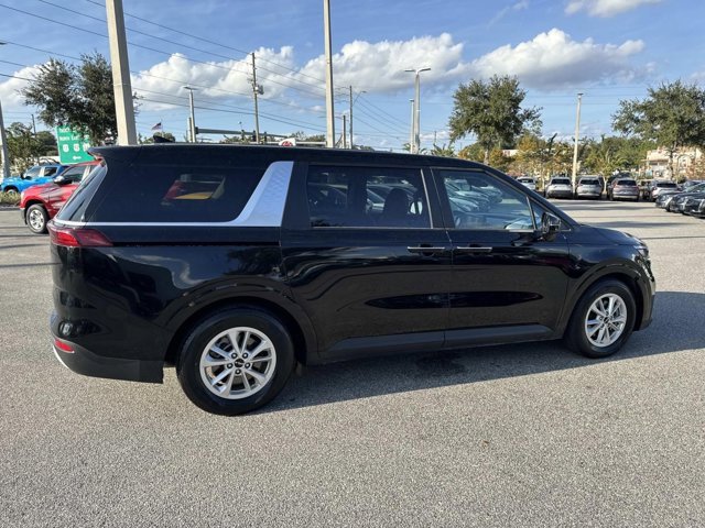 Used 2024 Kia Carnival LX image 2