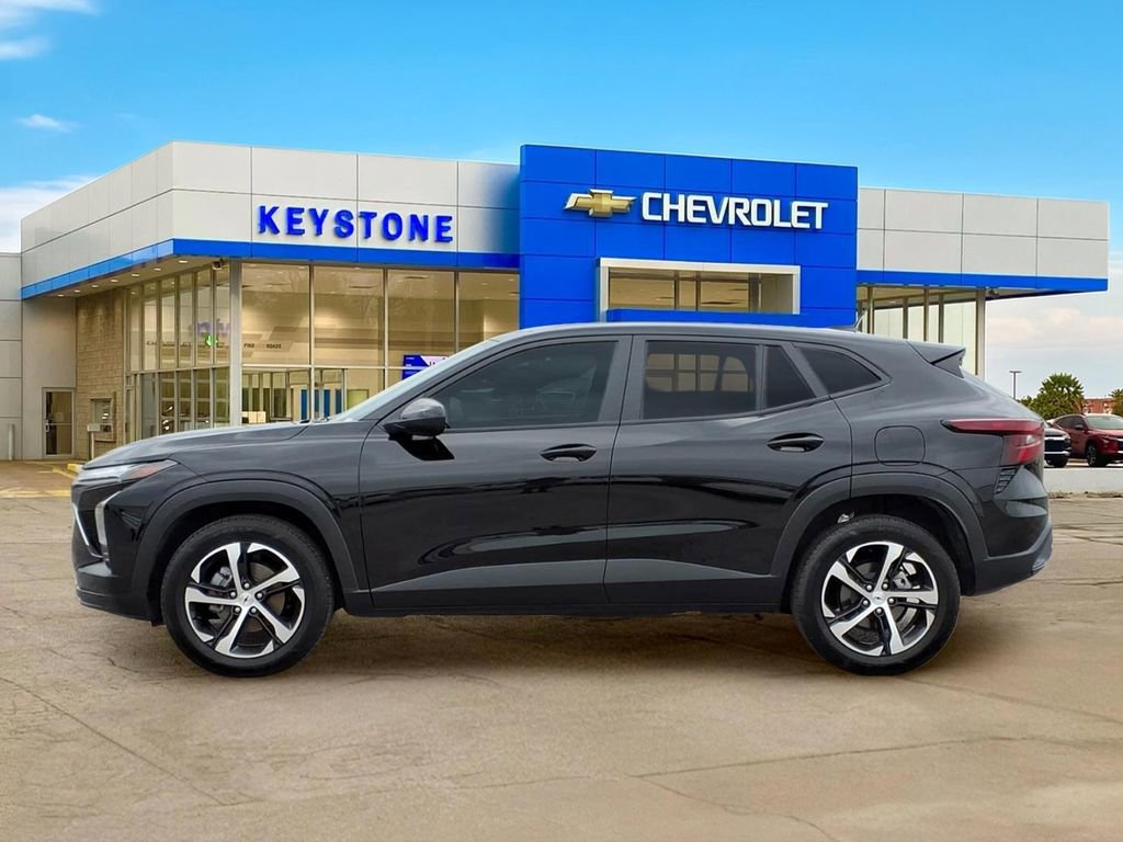 Used 2025 Chevrolet Trax RS w/ Sunroof Package FWD image 4