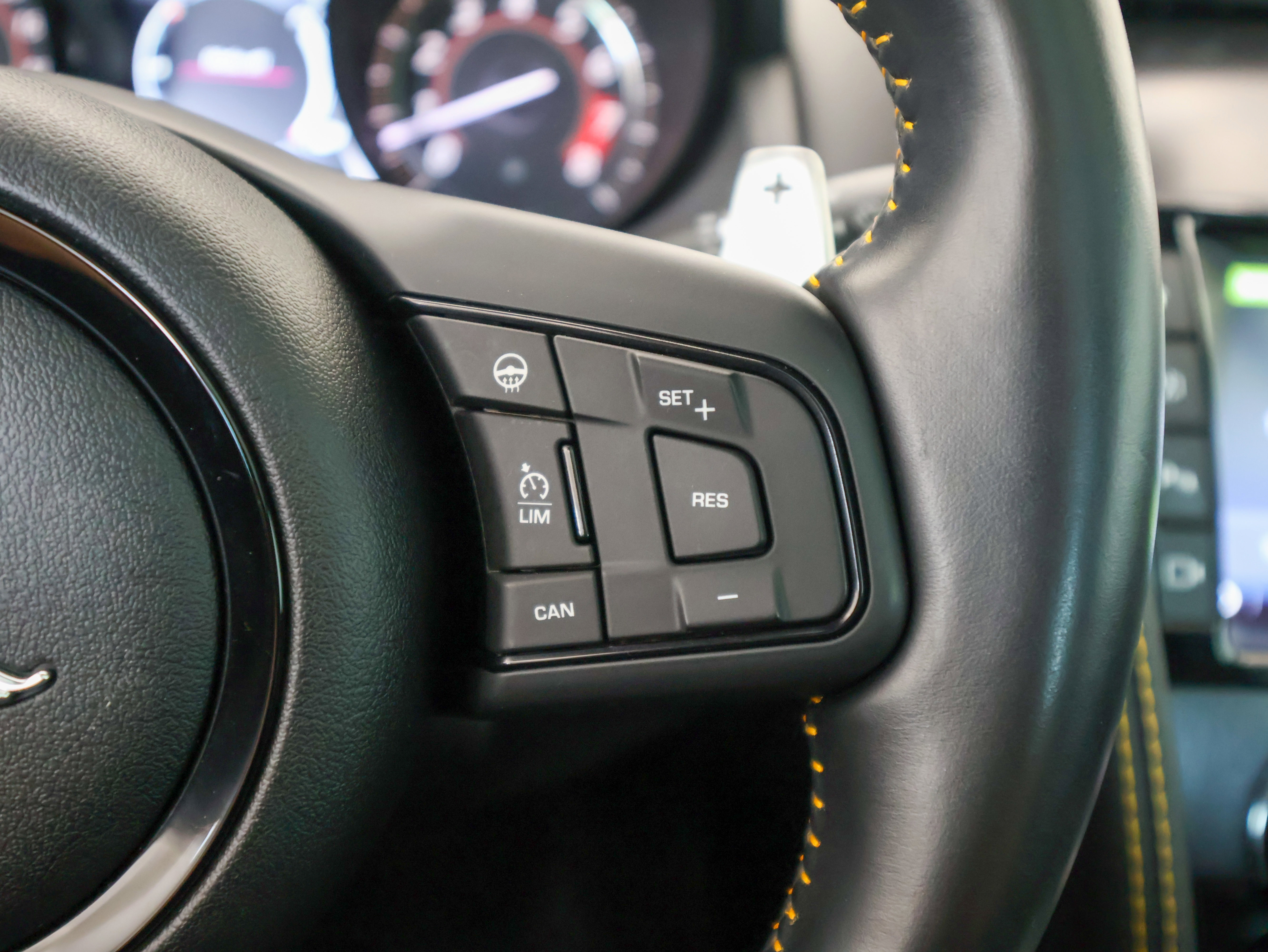 Used 2018 Jaguar F-TYPE 400 Sport image 31