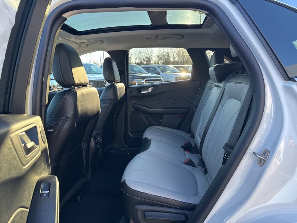 New 2025 Ford Escape SE w/ PHEV Premium Package FWD image 14