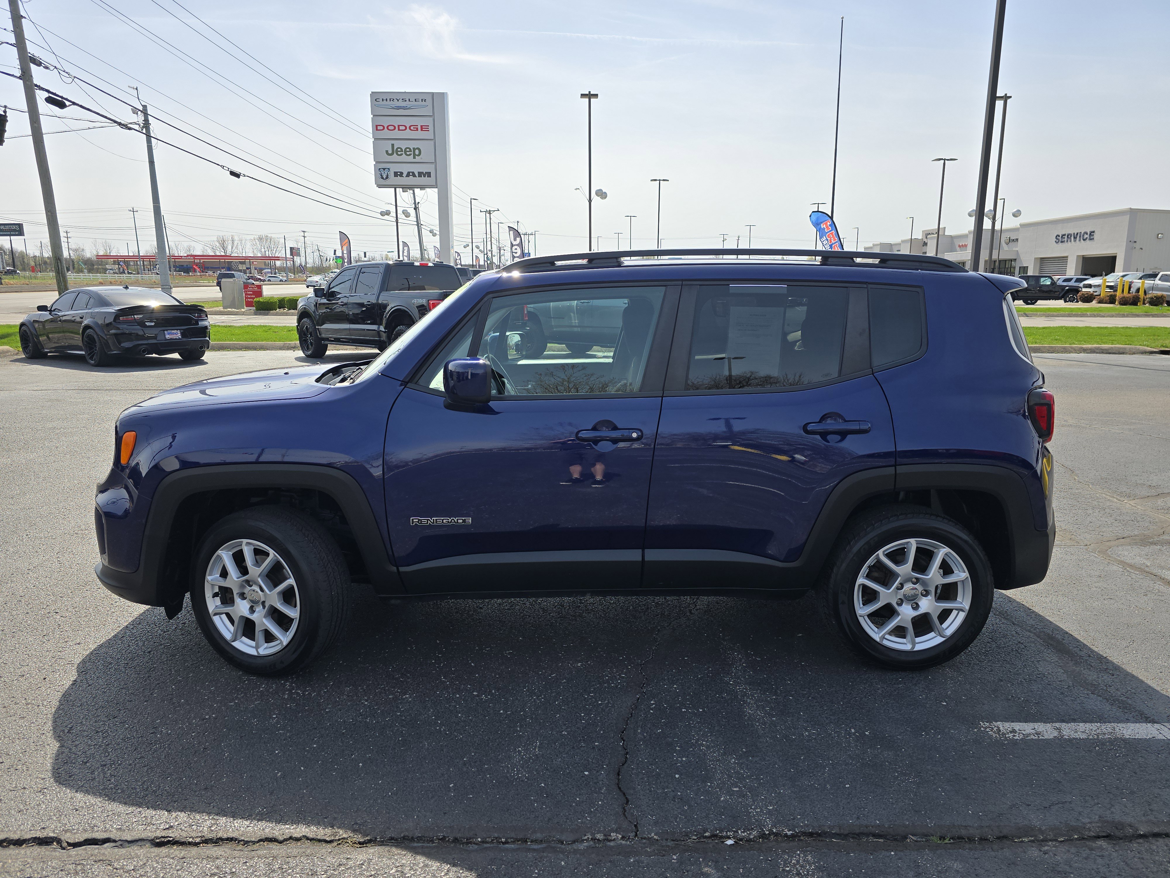 Used 2020 Jeep Renegade Latitude w/ Cold Weather Group image 17