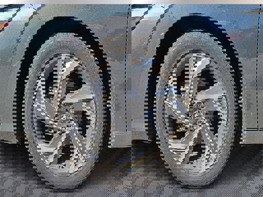 Certified 2024 Hyundai Elantra SEL w/ Convenience Package image 8