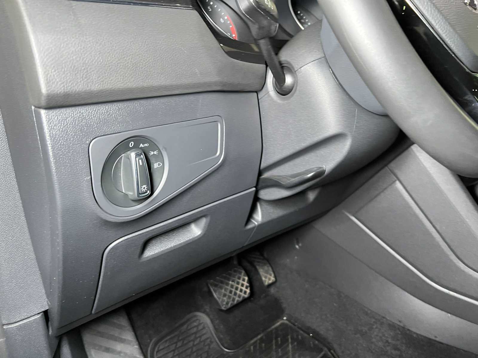 Used 2021 Volkswagen Tiguan SE w/ Panoramic Sunroof Package AWD/4WD image 28