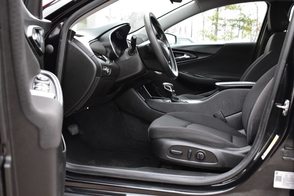 Used 2022 Chevrolet Malibu LT FWD image 16
