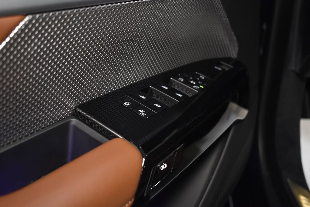 Used 2025 BMW i7 xDrive60 AWD/4WD image 23