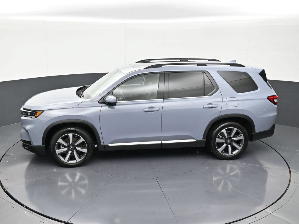 Used 2025 Honda Pilot Touring image 13