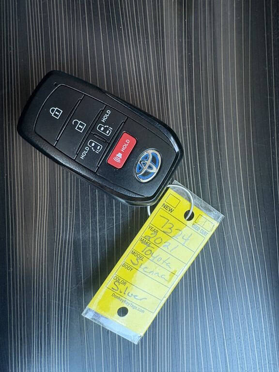Used 2021 Toyota Sienna Limited FWD image 39