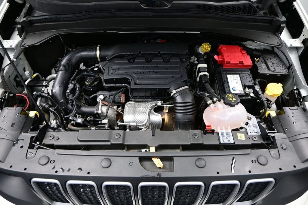Used 2023 Jeep Renegade Latitude AWD/4WD image 31