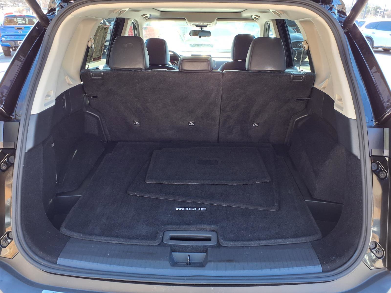 Used 2021 Nissan Rogue SV w/ Premium Package image 25