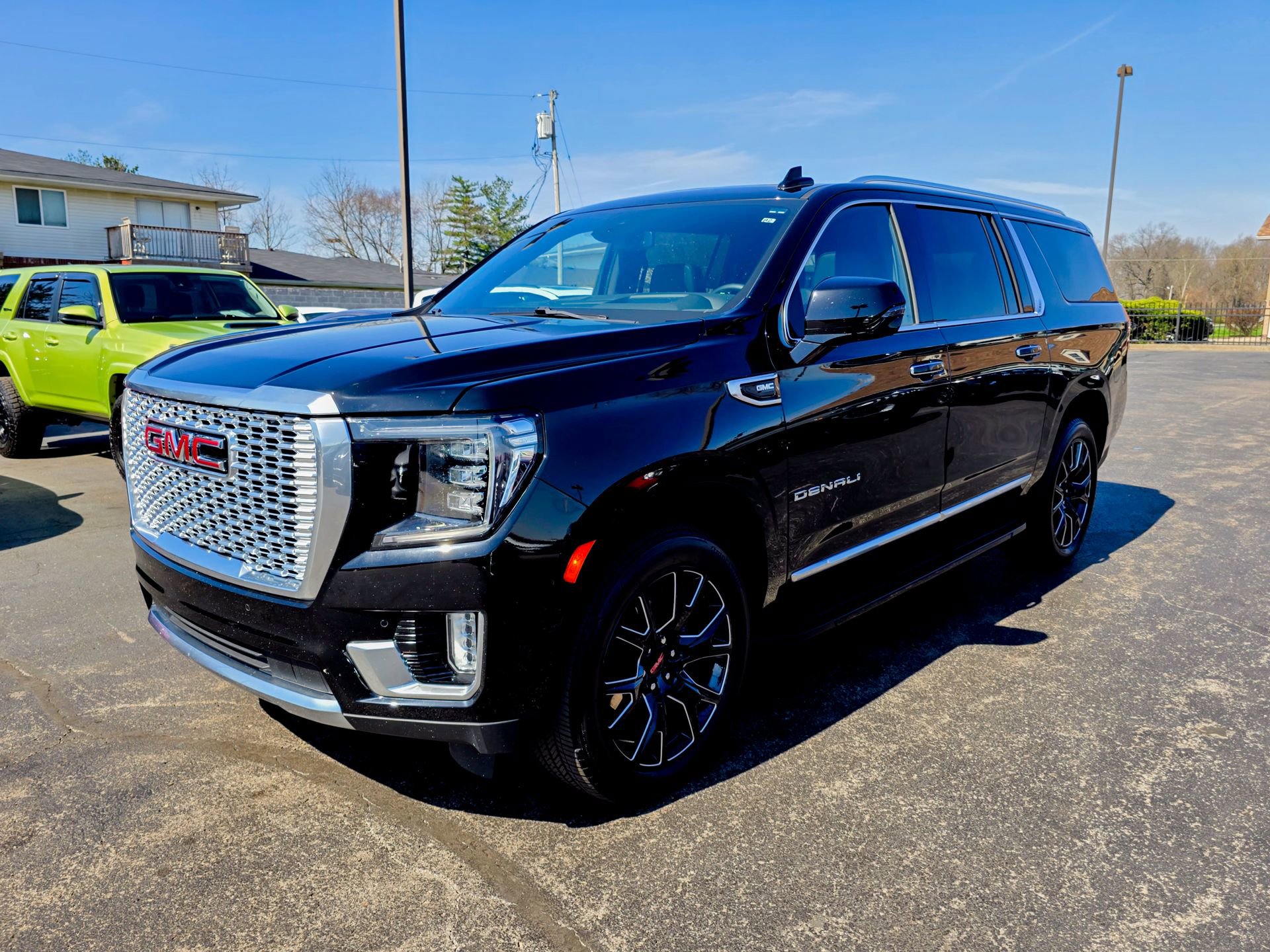 Used 2024 GMC Yukon XL Denali image 7