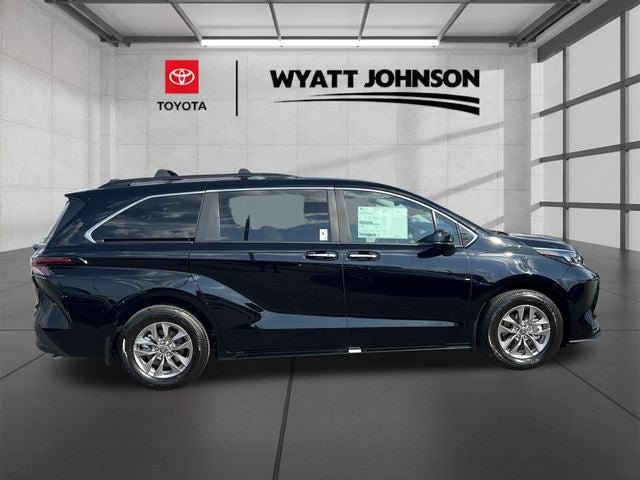 New 2026 Toyota Sienna XLE FWD image 6
