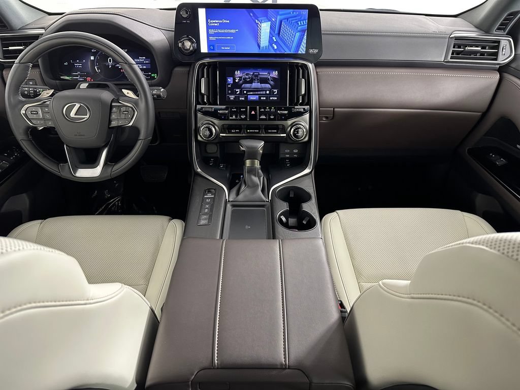 Used 2025 Lexus LX 600 4WD w/ Appearance Package image 4