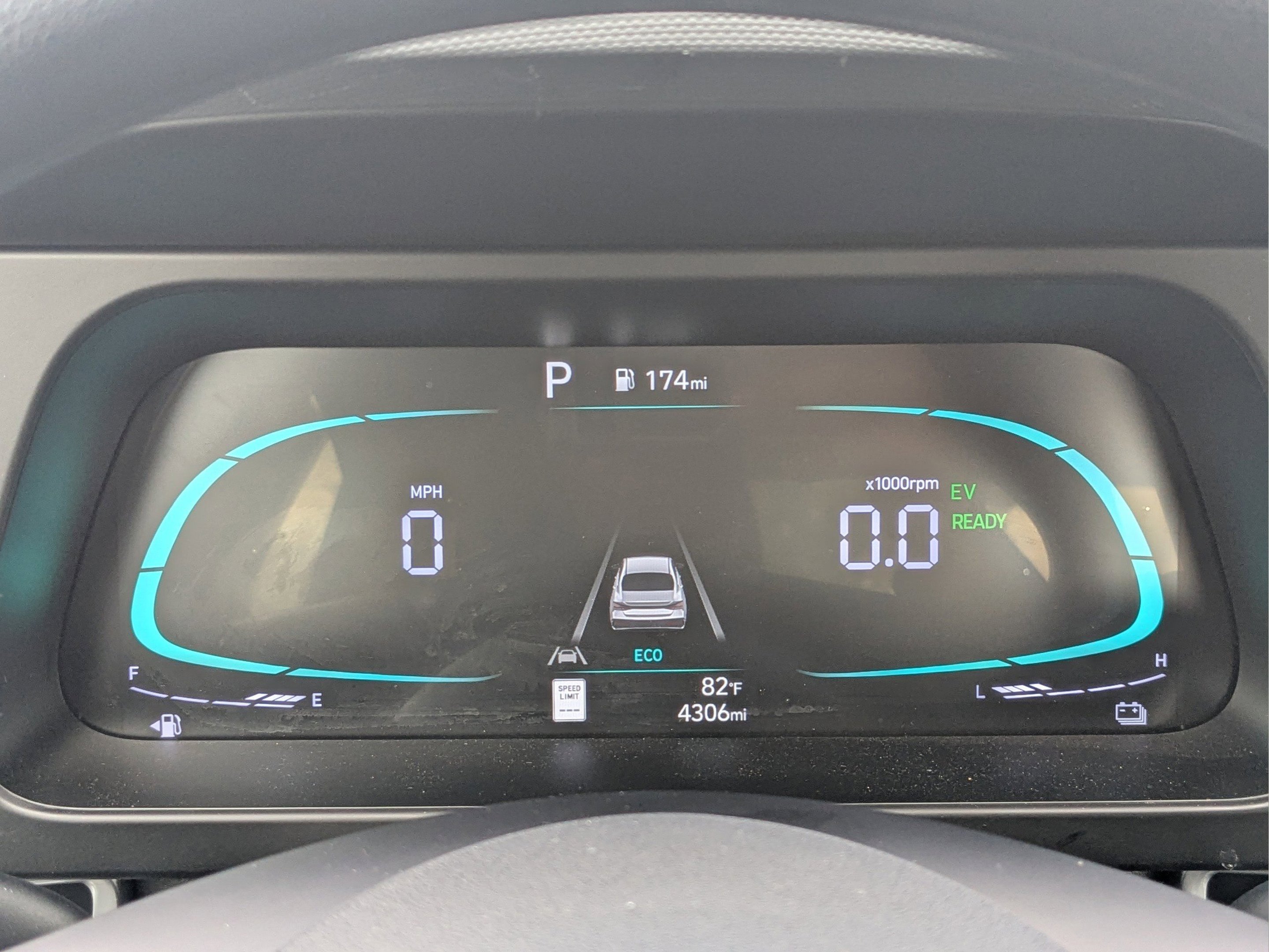 Used 2025 Hyundai Elantra Hybrid FWD image 25