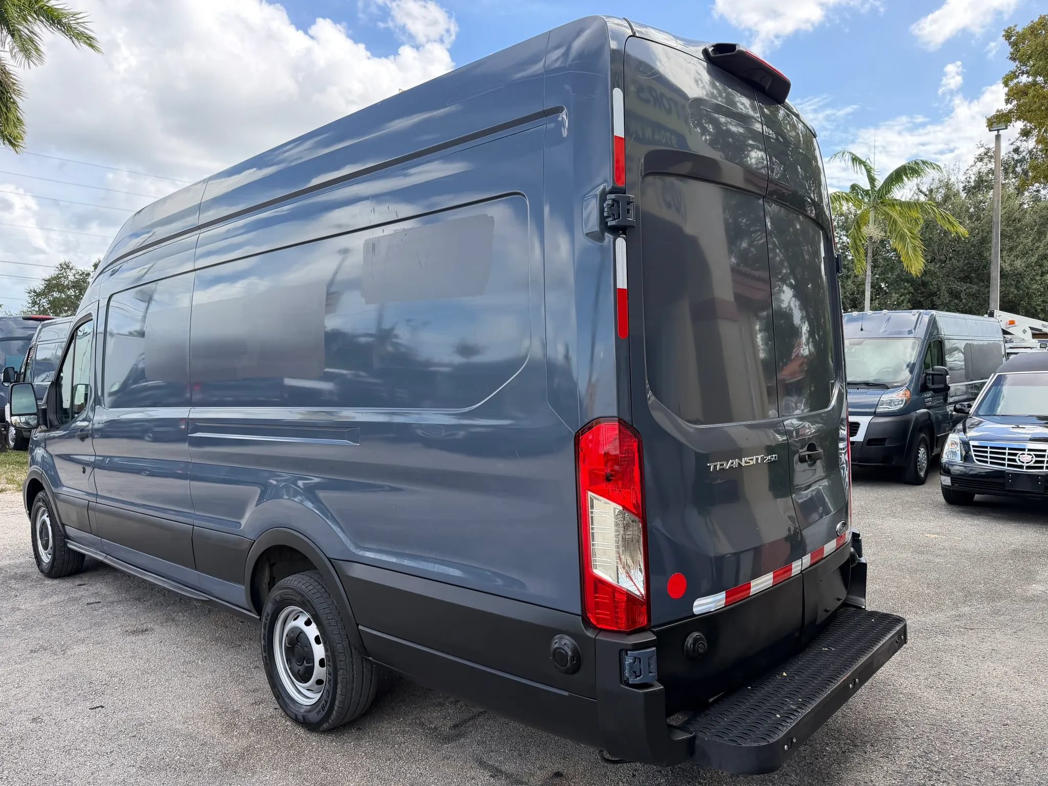 Used 2020 Ford Transit 250 148 High Roof Extended RWD image 3