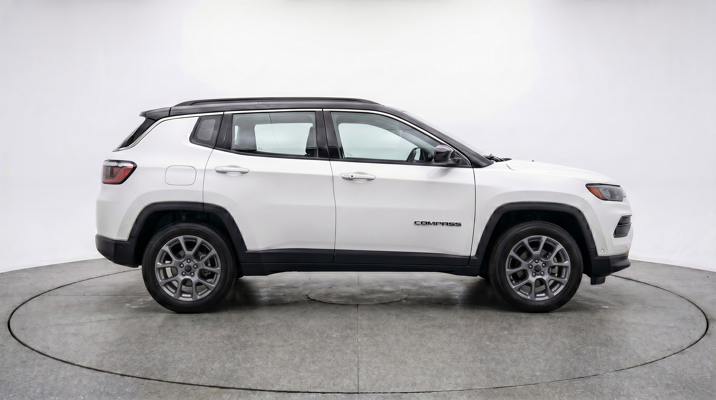 Used 2025 Jeep Compass Limited AWD/4WD image 11