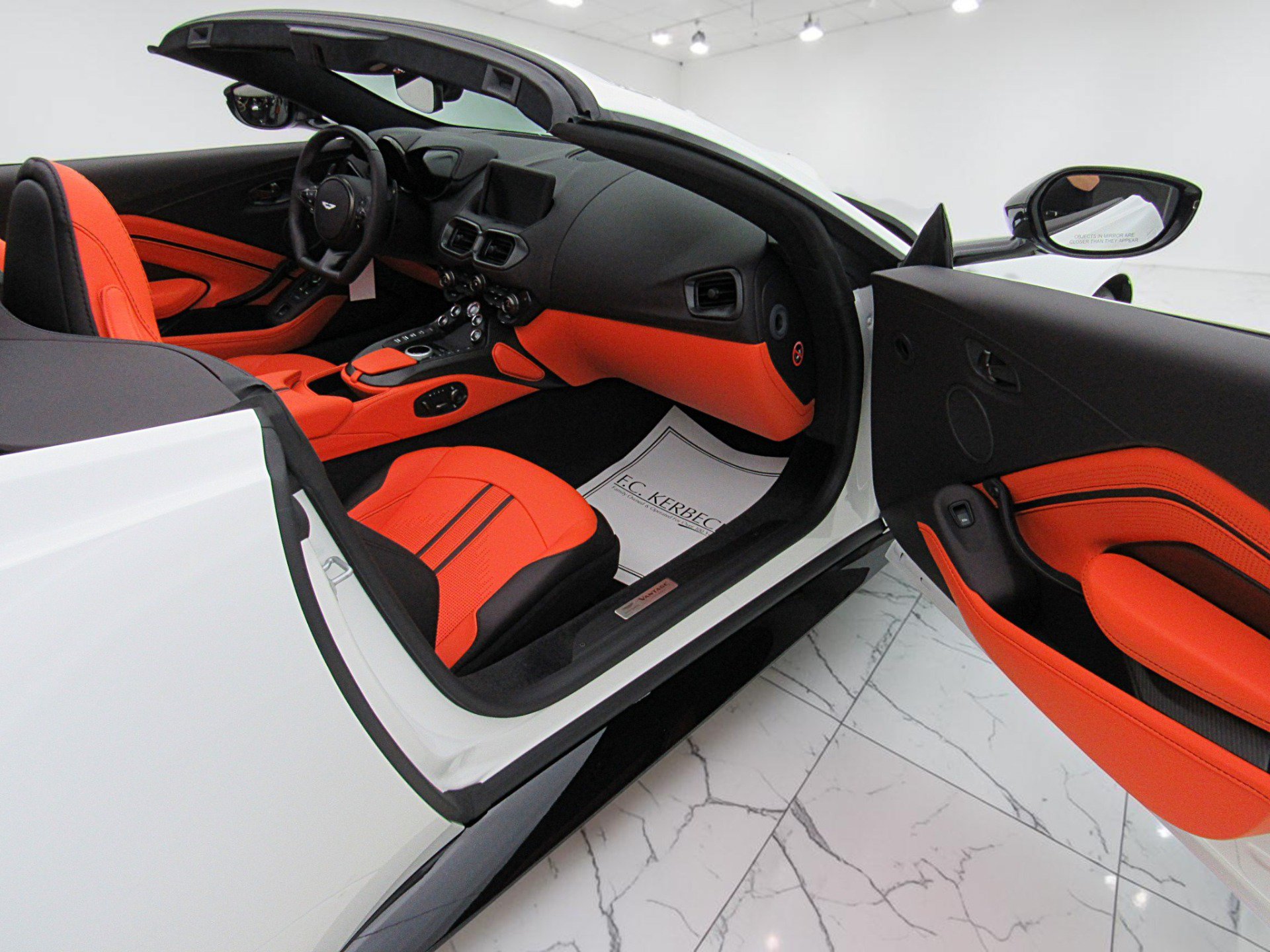Used 2023 Aston Martin V8 Vantage Roadster RWD image 46