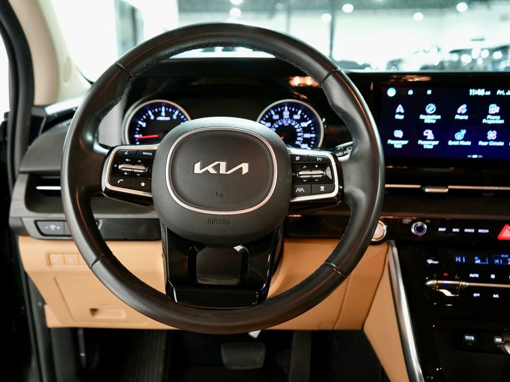 Used 2023 Kia Carnival EX image 16