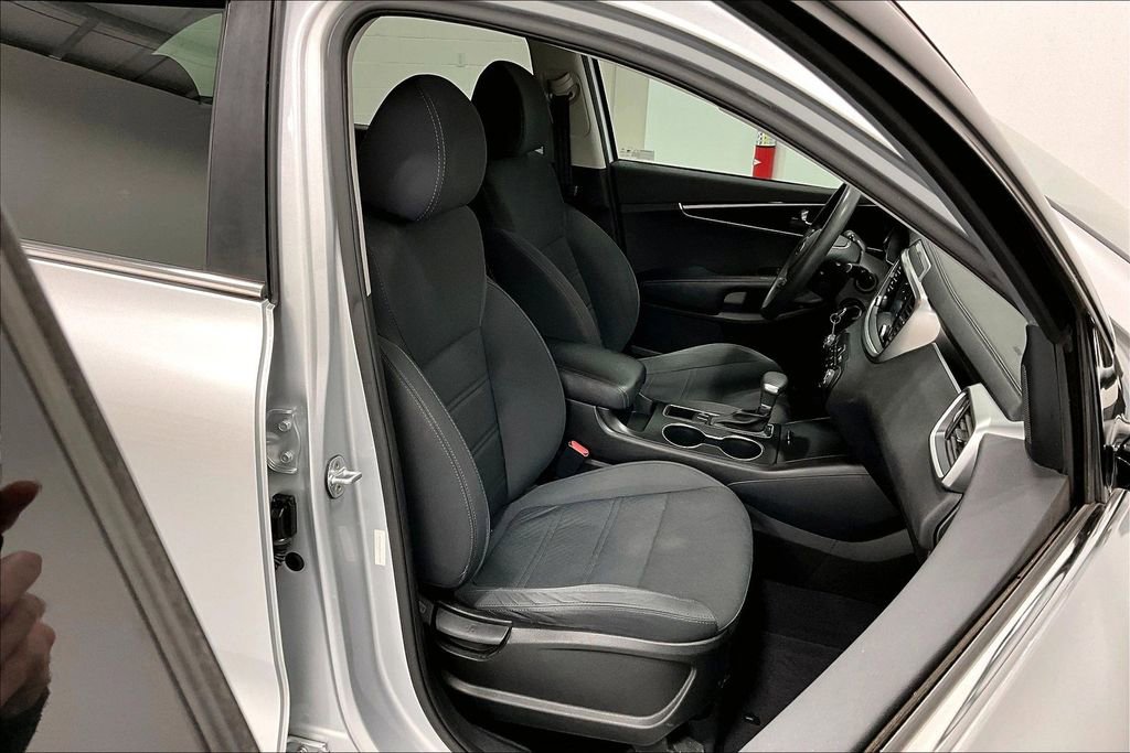 Used 2019 Kia Sorento L FWD image 10