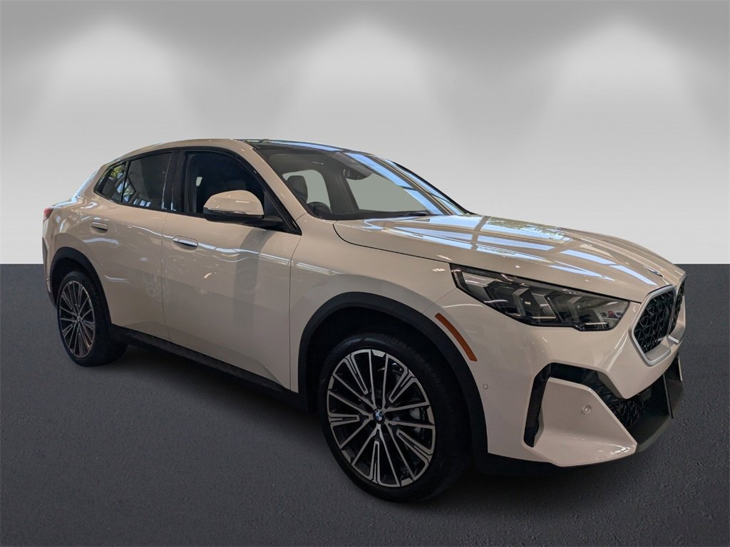 New 2025 BMW X2 xDrive28i w/ Convenience Package
