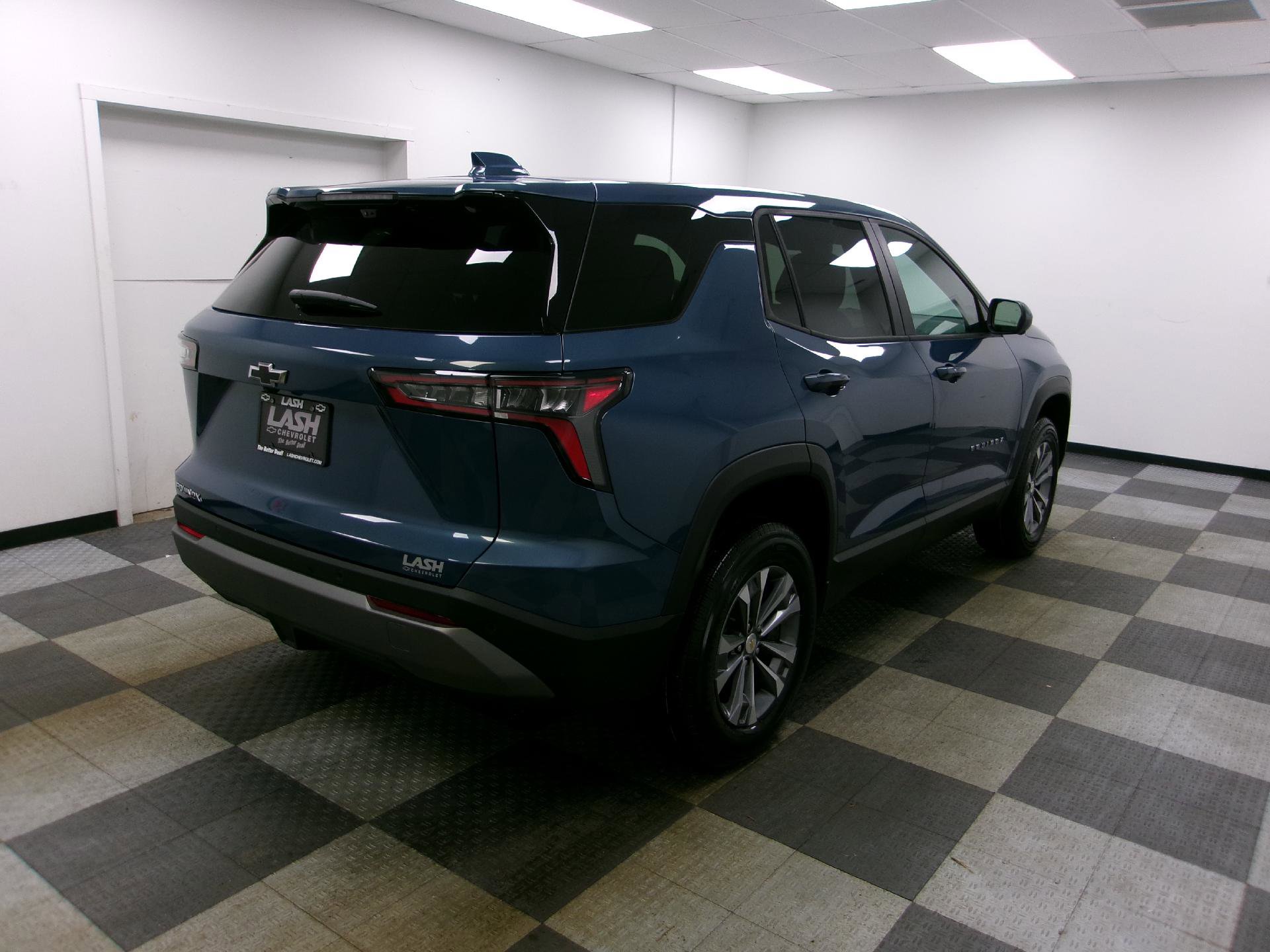 New 2026 Chevrolet Equinox LT w/ Safety and Technology Package FWD image 6