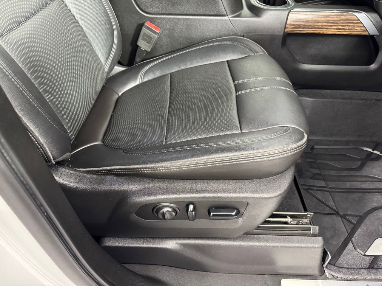 Used 2019 Chevrolet Silverado 1500 High Country image 35