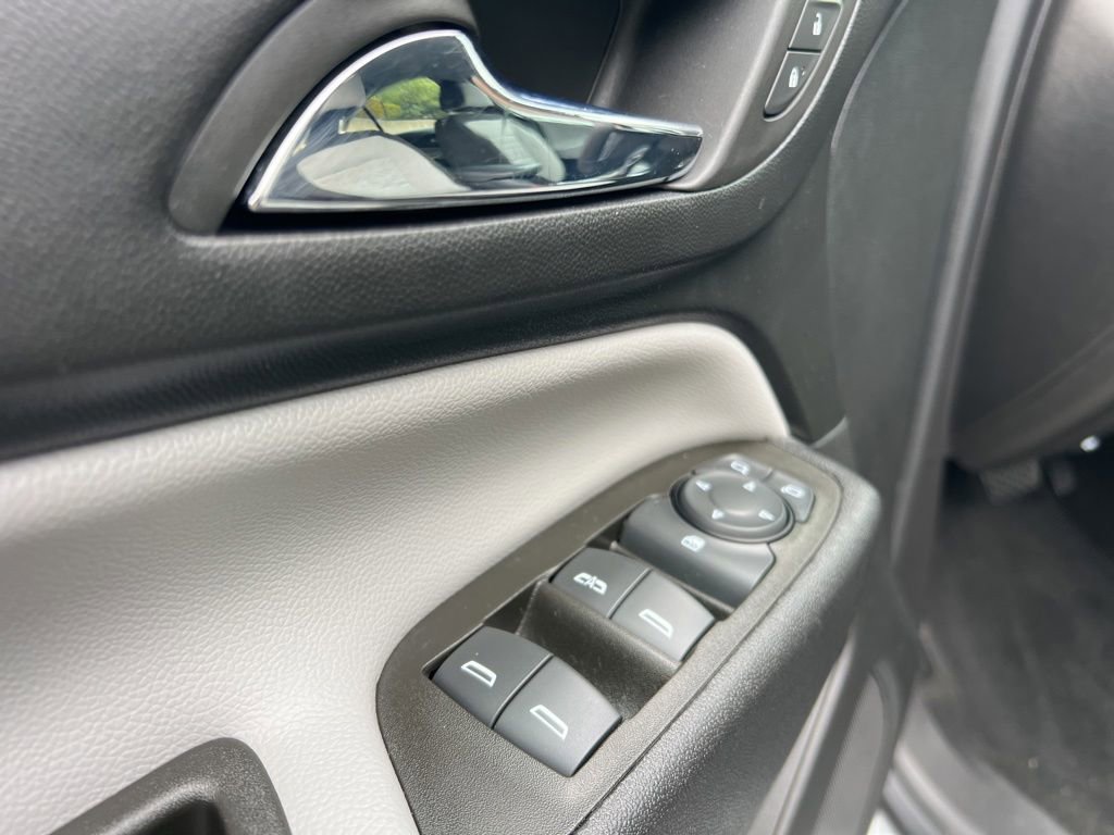 Used 2023 Chevrolet Equinox LS FWD image 12