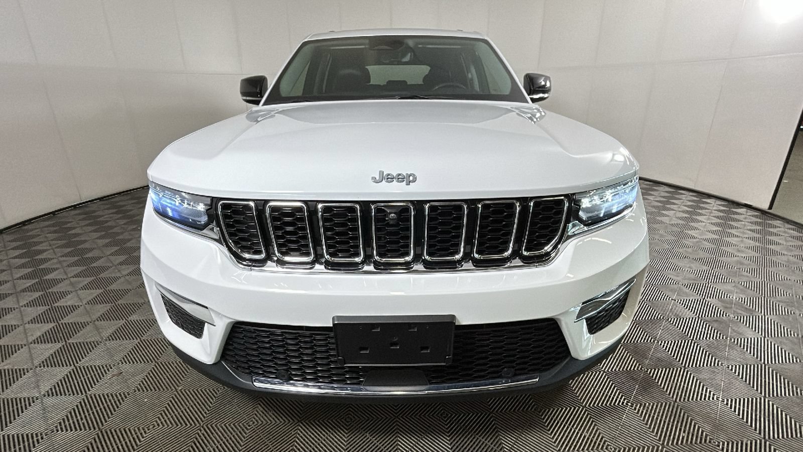 Used 2022 Jeep Grand Cherokee Limited 4xe w/ Luxury Tech Group II AWD/4WD image 9