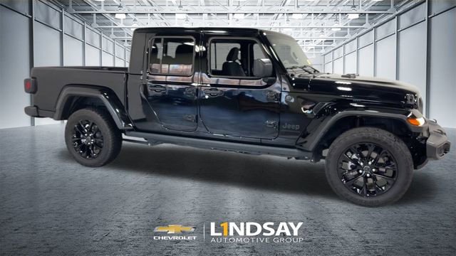 Used 2025 Jeep Gladiator Sport image 3