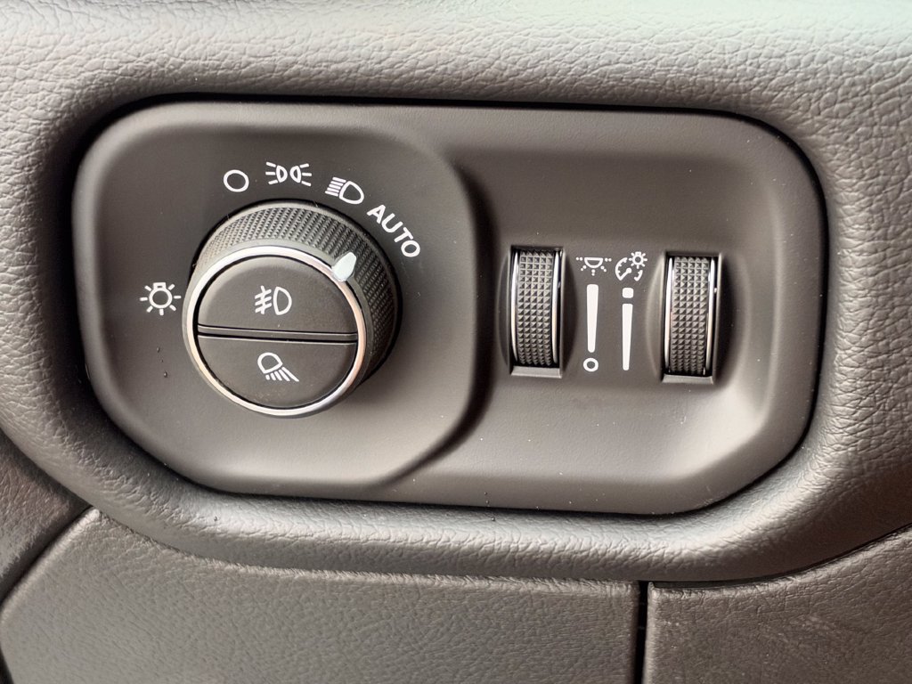 New 2027 RAM 2500 Laramie AWD/4WD image 30
