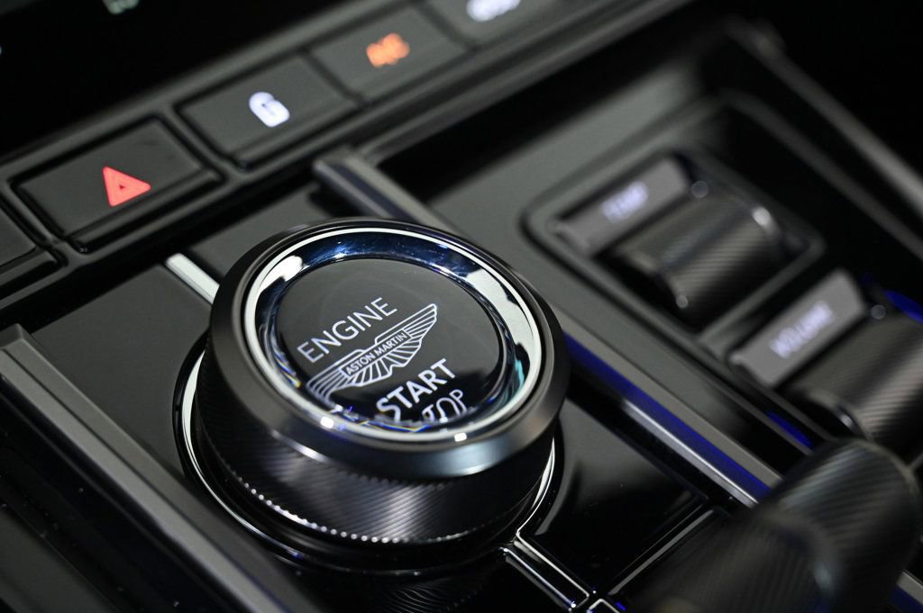 Used 2026 Aston Martin V8 Vantage Coupe image 18