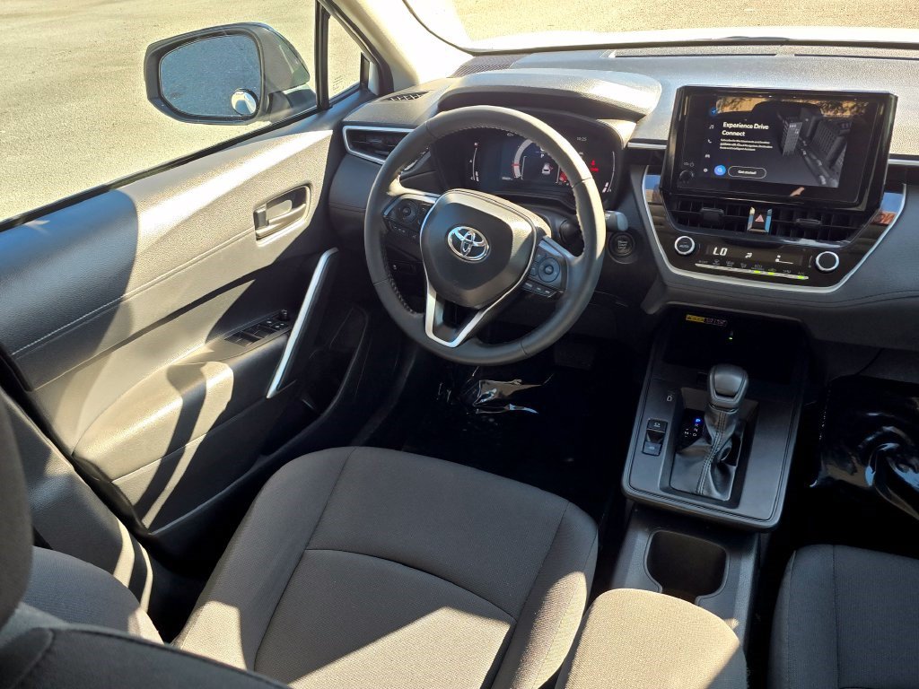 Used 2026 Toyota Corolla Cross LE FWD image 34