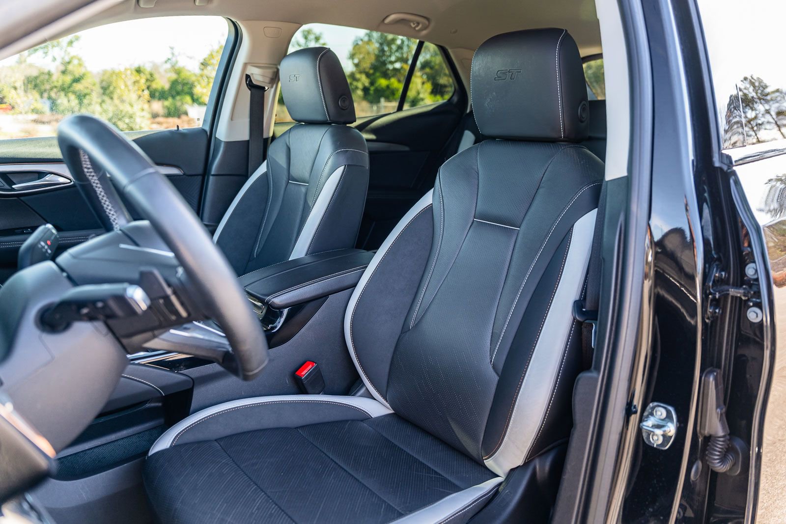 Used 2025 Buick Envision Sport Touring image 19