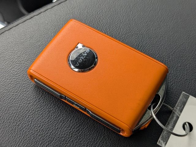 Certified 2025 Volvo XC60 B5 Core image 36