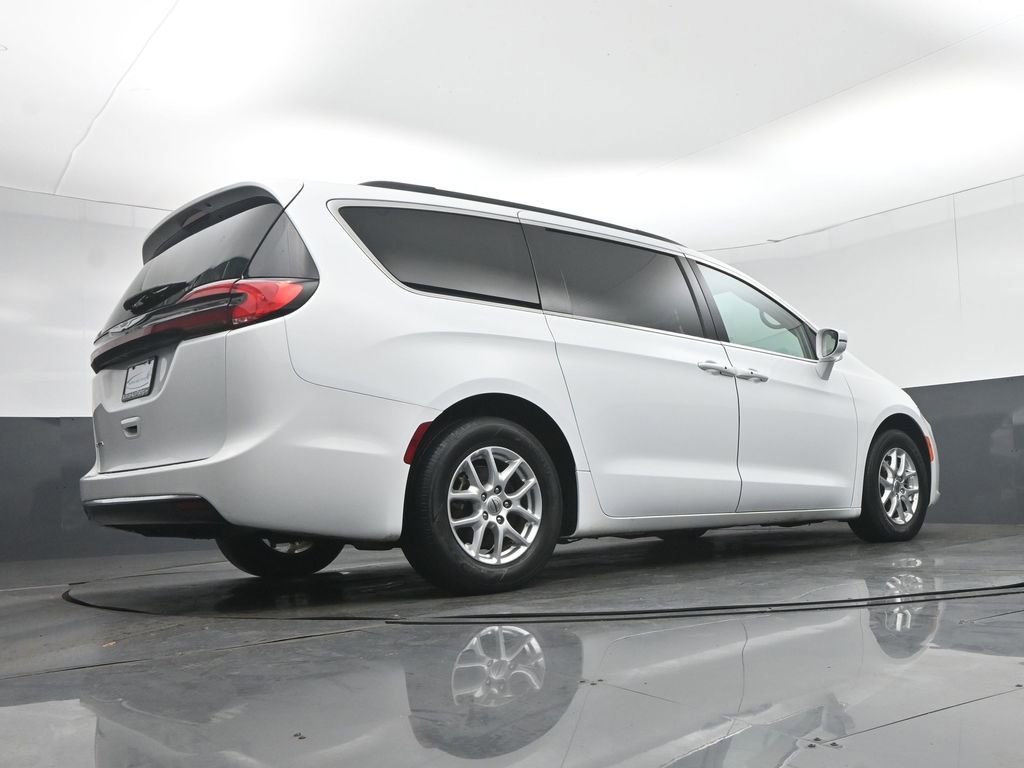 Used 2022 Chrysler Pacifica Touring-L image 73