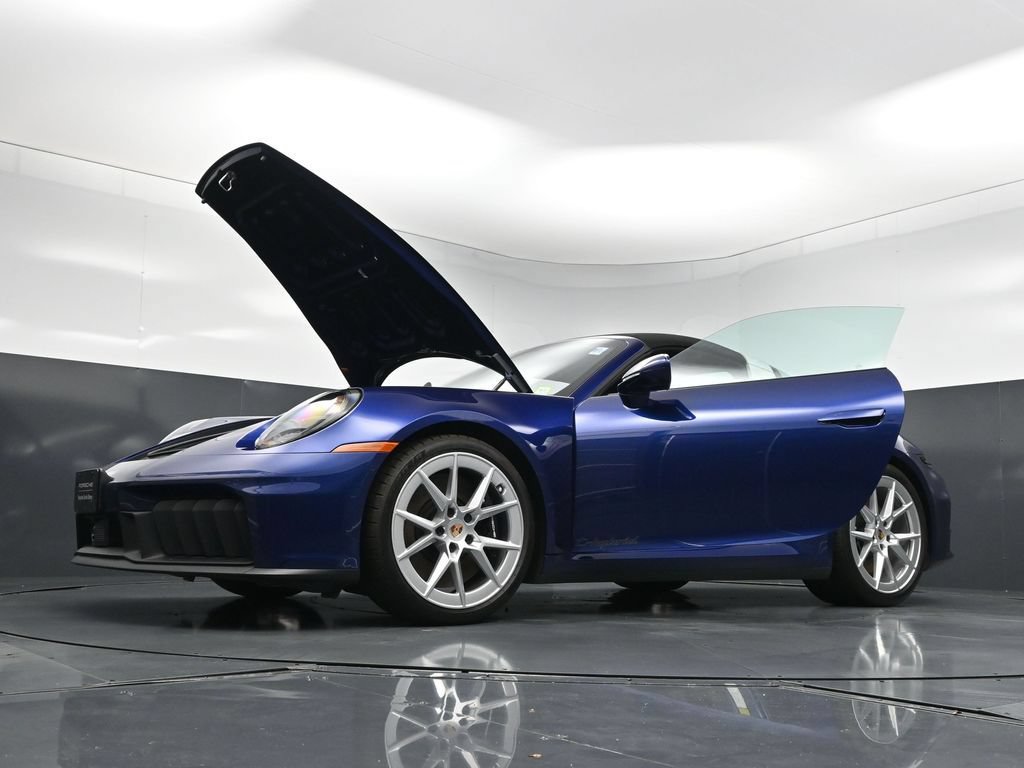 Certified 2025 Porsche 911 Targa 4 GTS AWD/4WD image 36