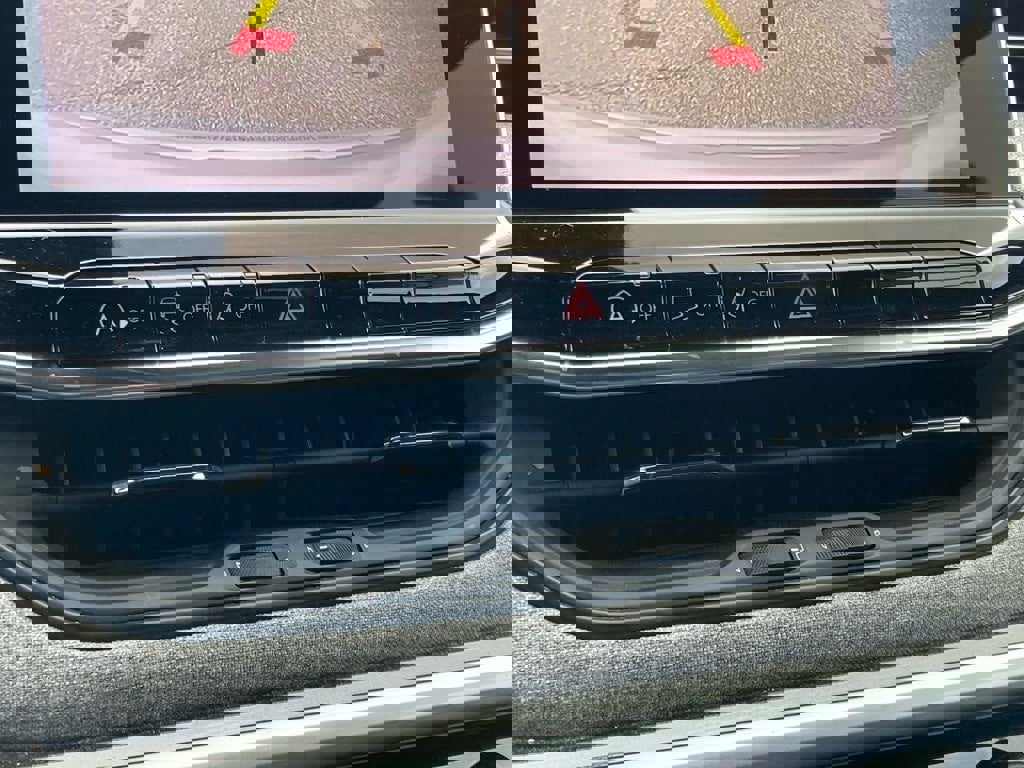 Used 2024 Jeep Compass Latitude image 20