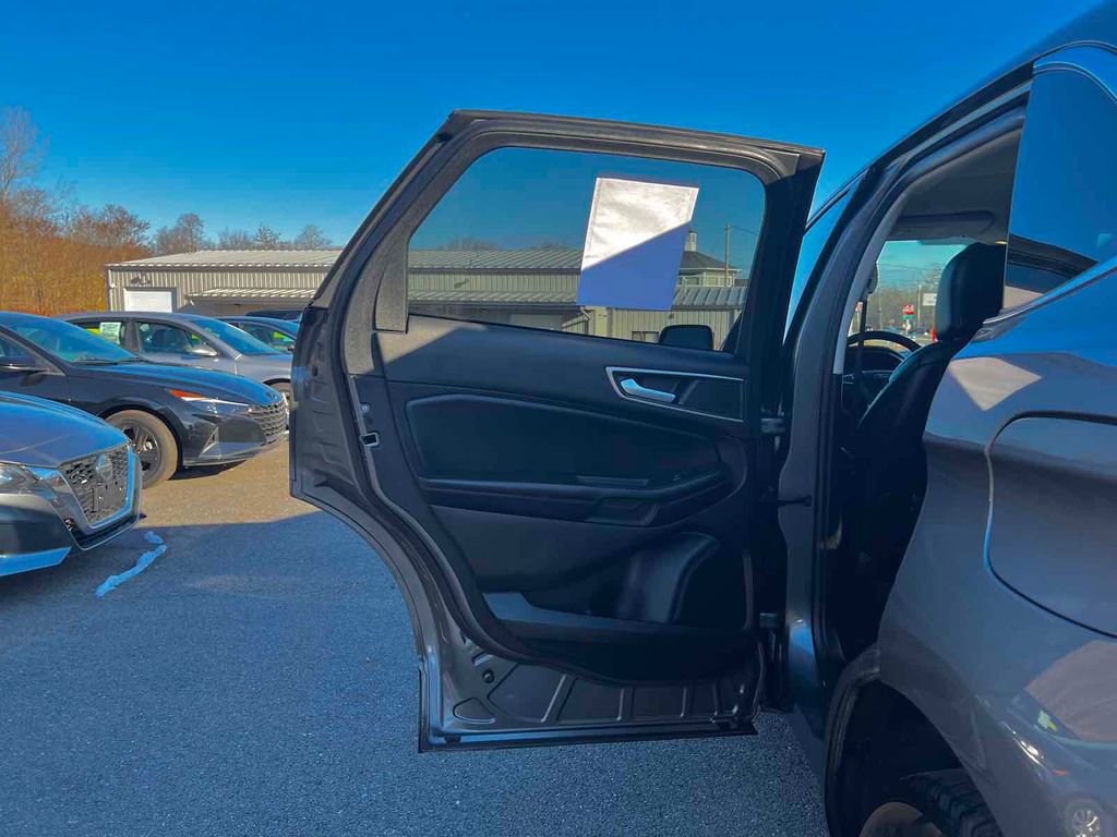 Used 2023 Ford Edge SEL image 19