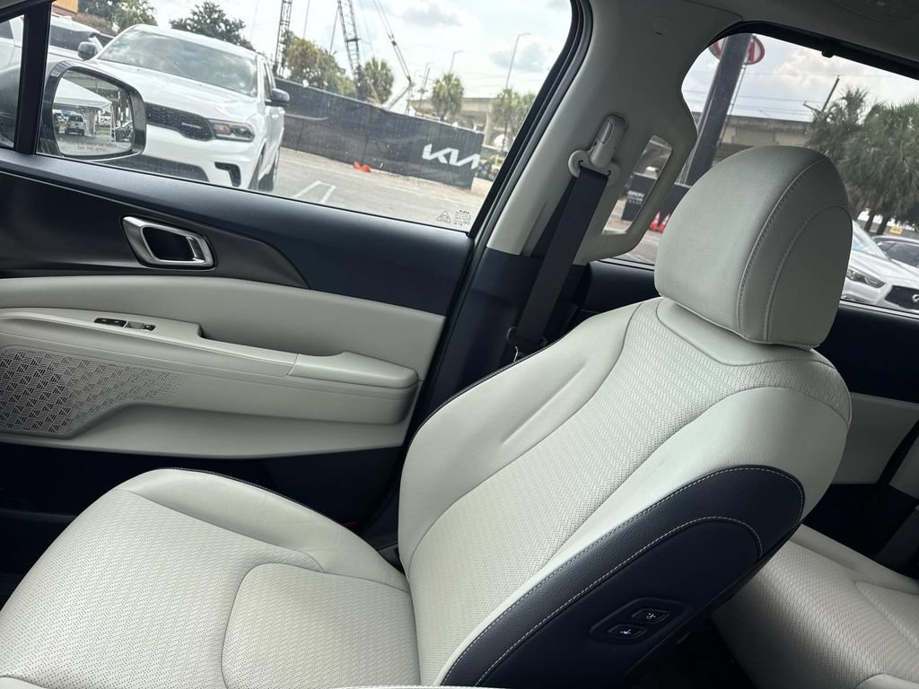 New 2025 Kia Carnival SX Prestige FWD image 22