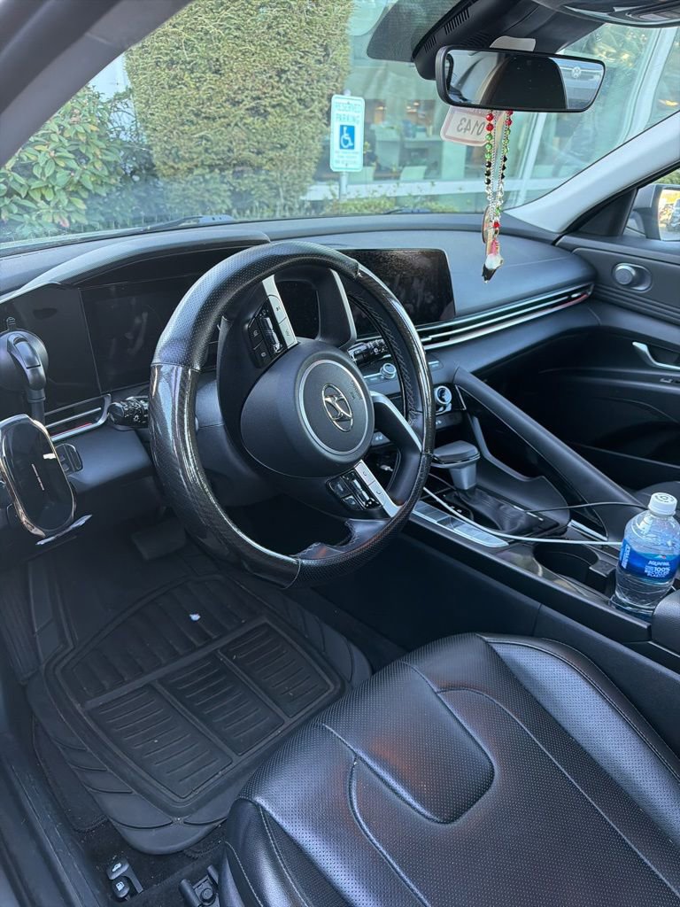 Used 2023 Hyundai Elantra Limited image 10