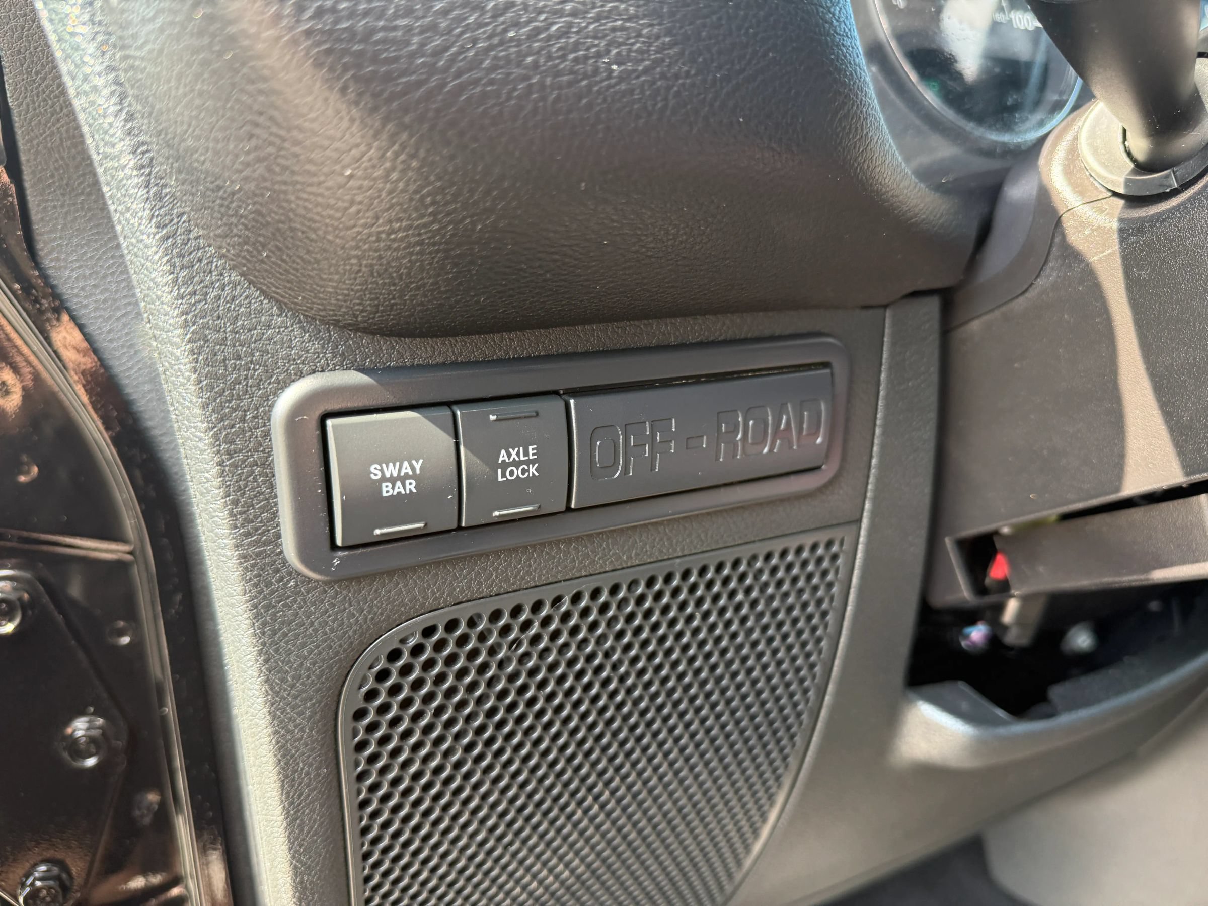 Used 2015 Jeep Wrangler Rubicon w/ Power Convenience Group AWD/4WD image 17