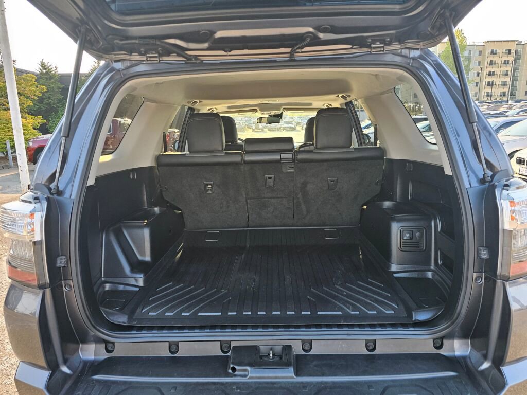 Used 2022 Toyota 4Runner SR5 Premium image 14