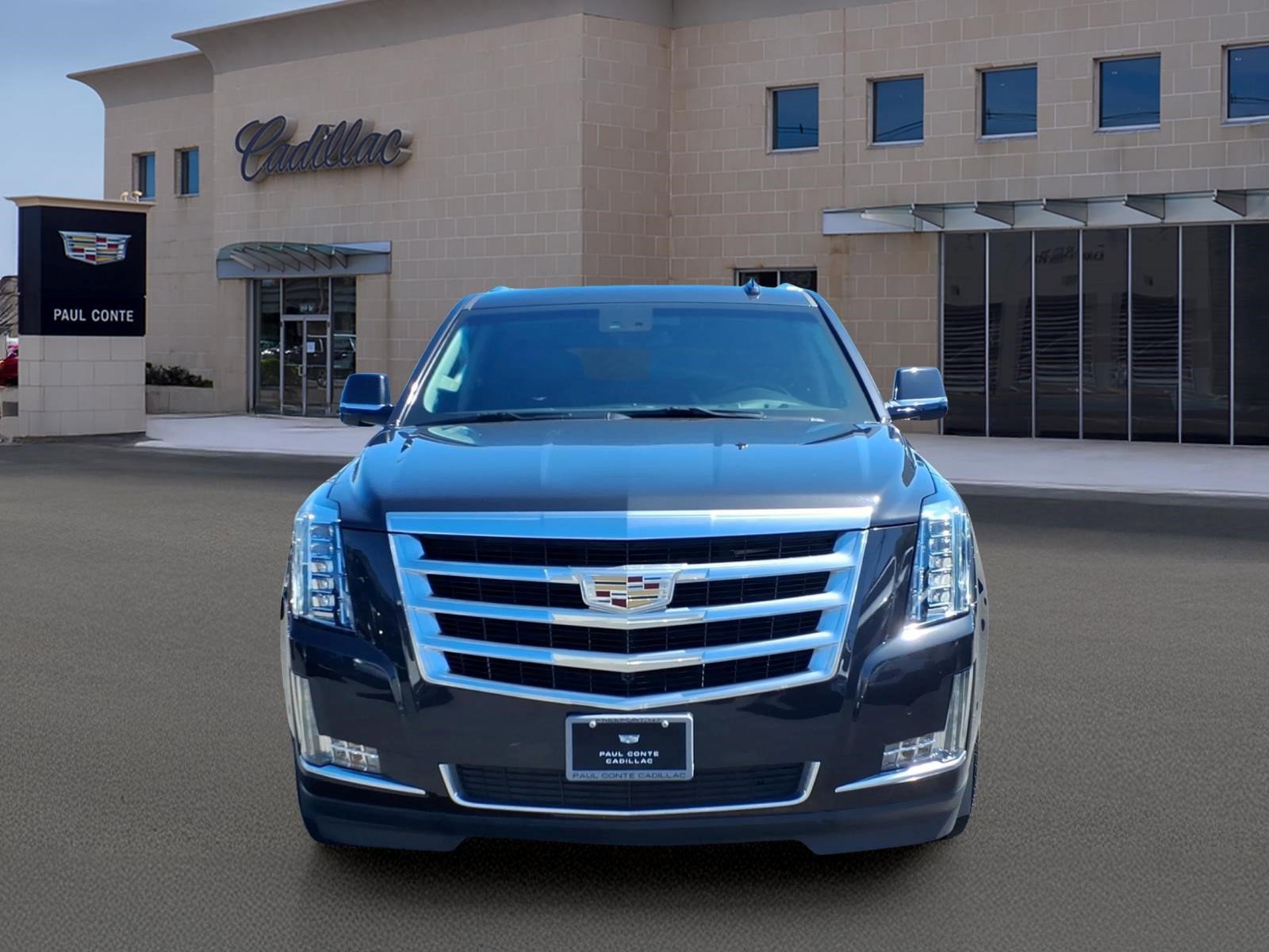Used 2019 Cadillac Escalade Luxury AWD/4WD image 2