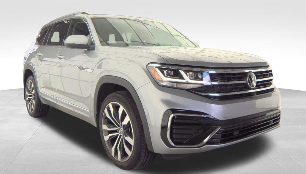 Used 2024 Volkswagen Tiguan SE R-Line FWD image 3