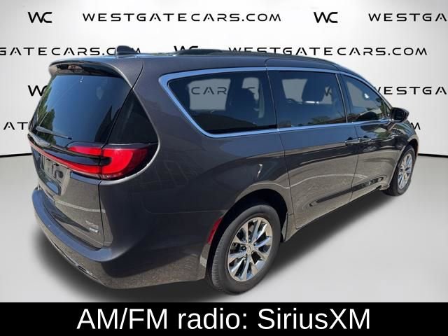 Used 2022 Chrysler Pacifica Touring-L AWD/4WD image 8