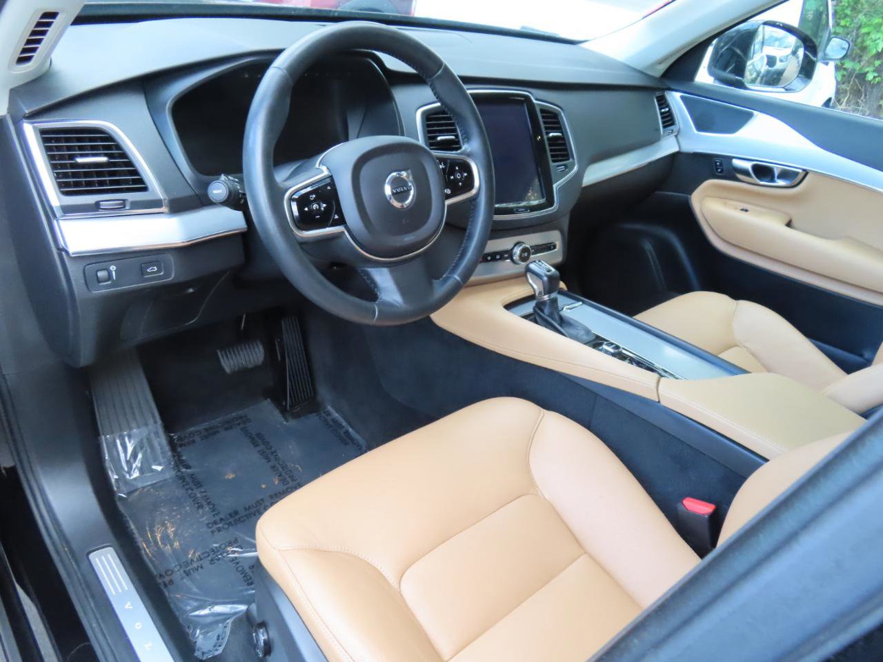 Used 2016 Volvo XC90 T6 Momentum w/ Protection Package Plus AWD/4WD image 5