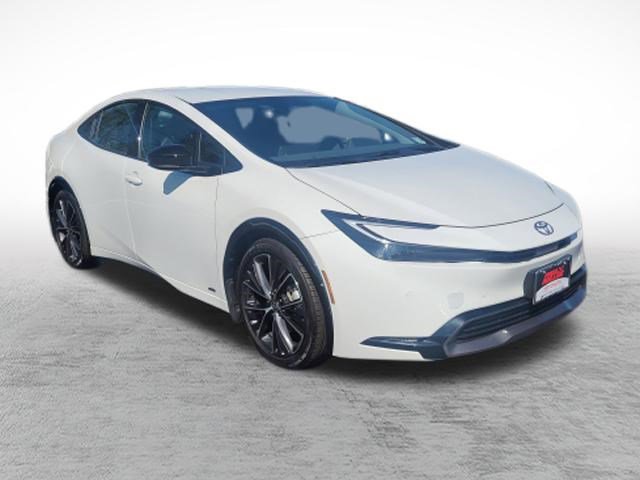 Used 2024 Toyota Prius XLE AWD/4WD image 3